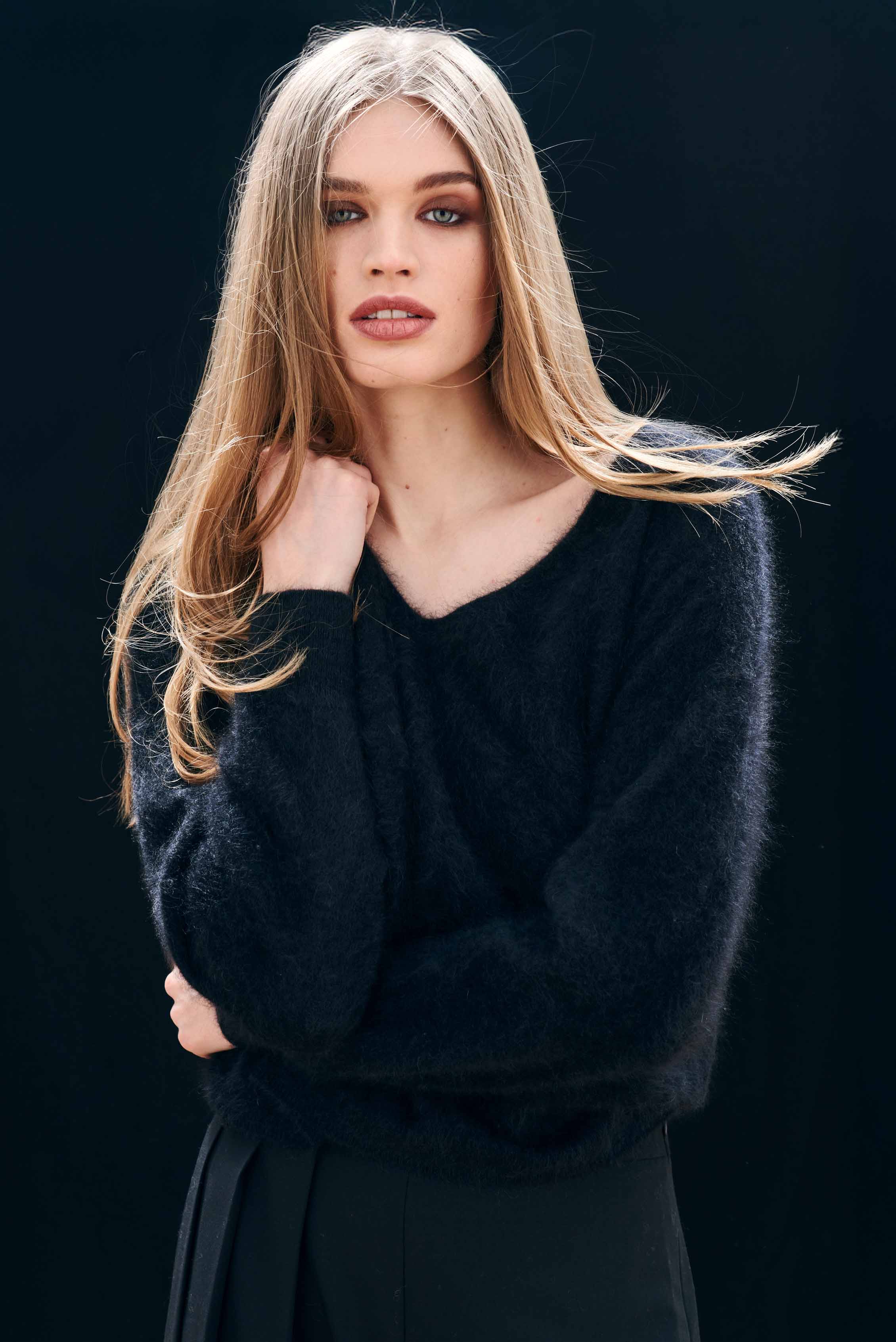 Female model wearing Jumper 1234 brushed cashmere vee neck jumper in black