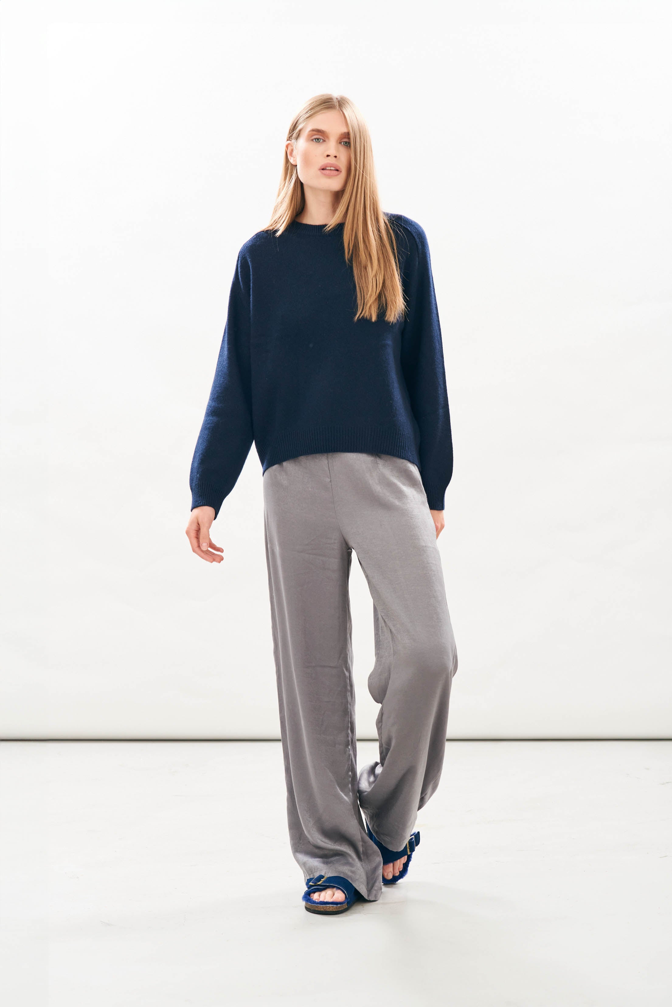 Oversize Heavy Weight Cashmere Jumper Crew in Navy Jumper 1234