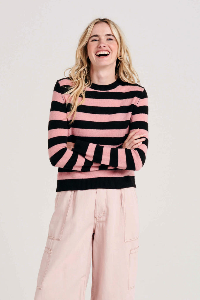 Blonde female model wearing Jumper1234 stripe cashmere crew in dark brown and pink