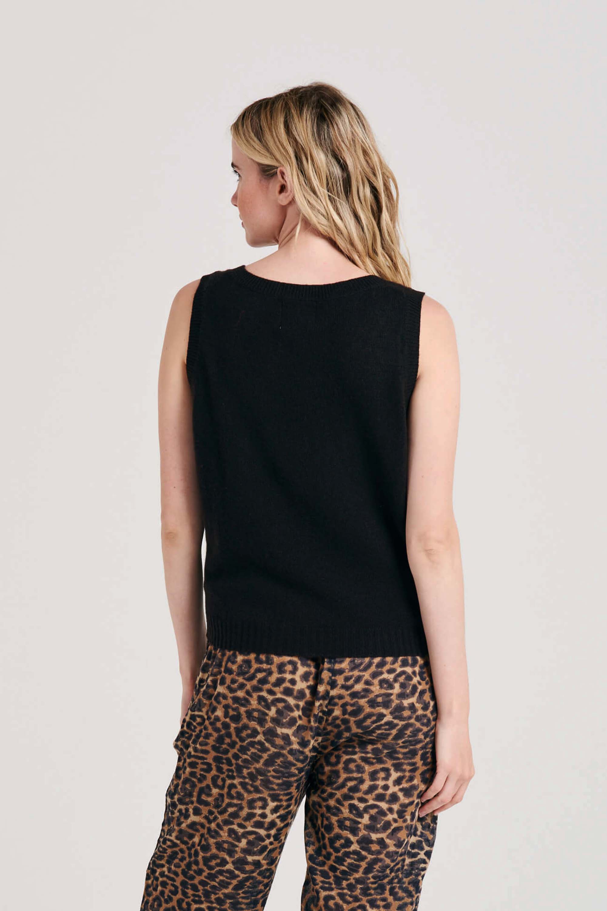 Blonde female model wearing Jumper1234 lightweight cashmere tank in dark brown facing away from the camera