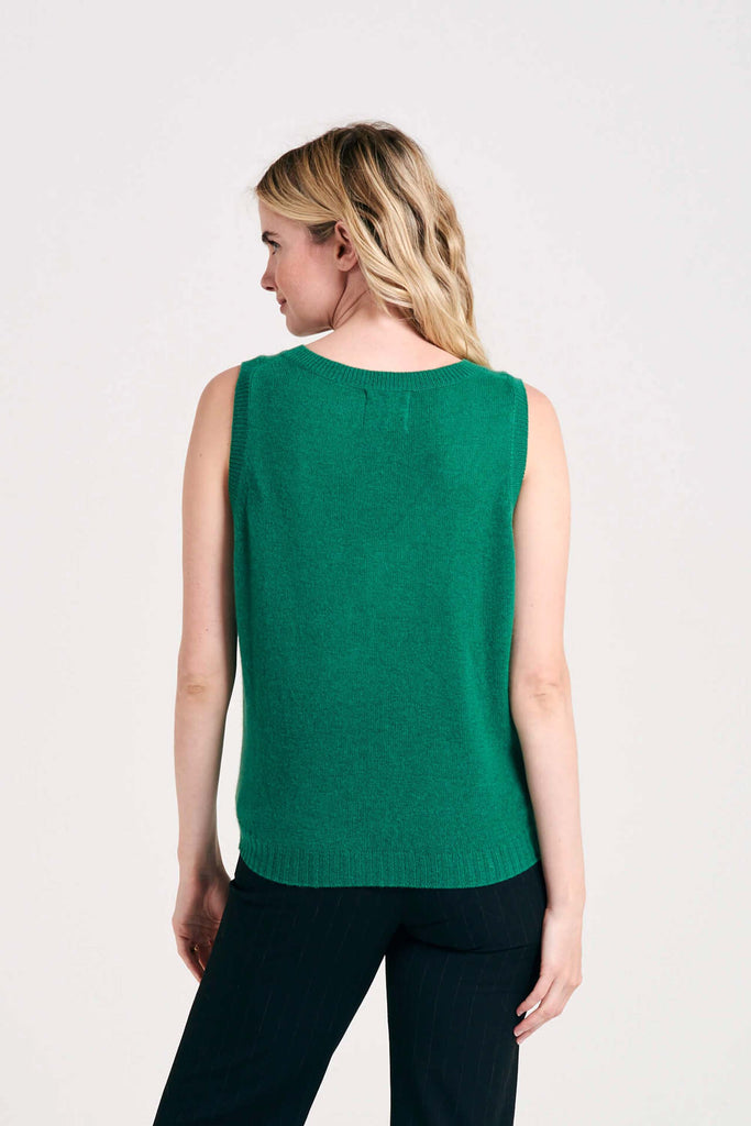 Blonde female model wearing Jumper1234 lightweight cashmere tank in grass green facing away from the camera