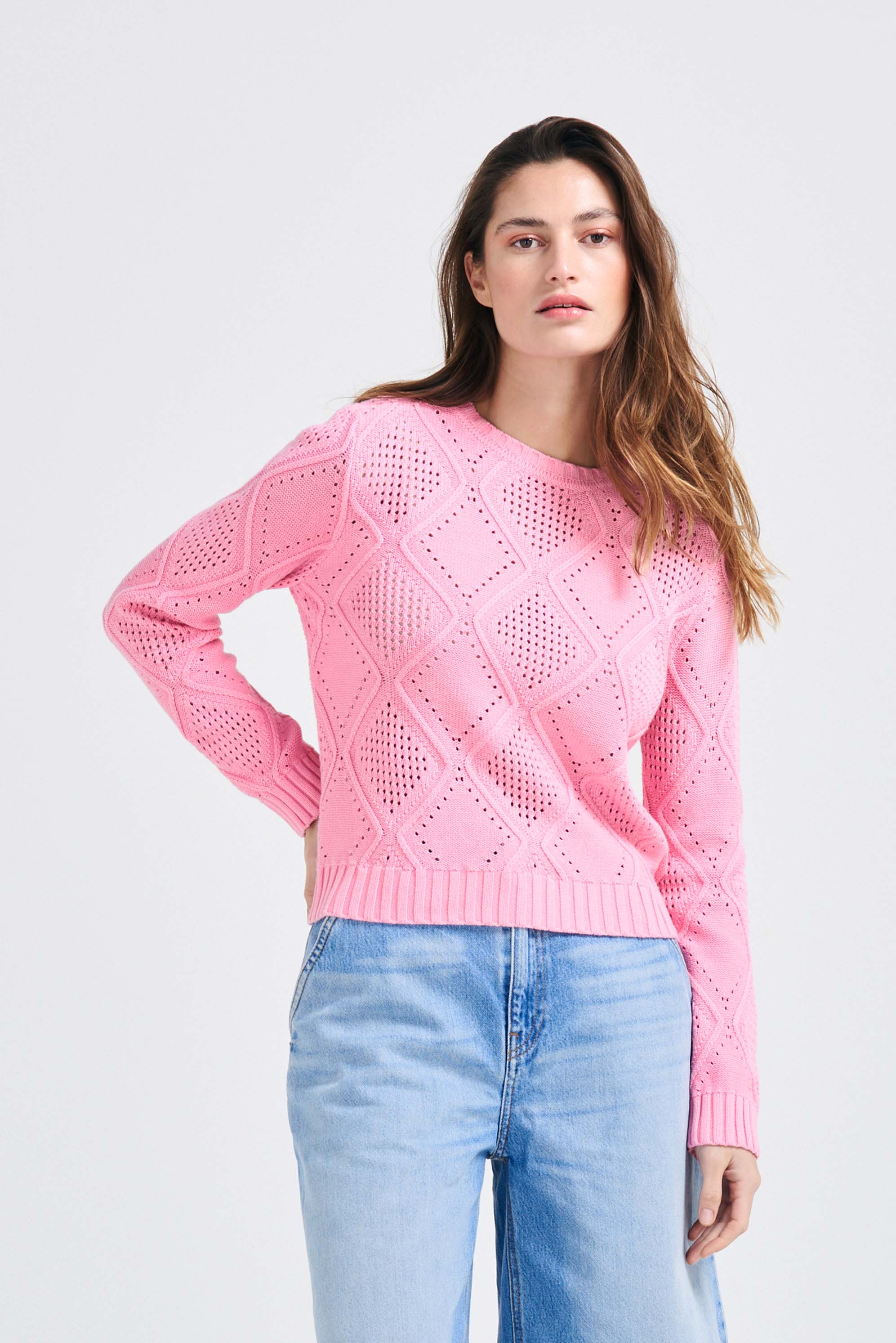 Brown haired female model wearing Jumper1234 Pink cotton crew neck jumper with a diamond texture stitch pattern