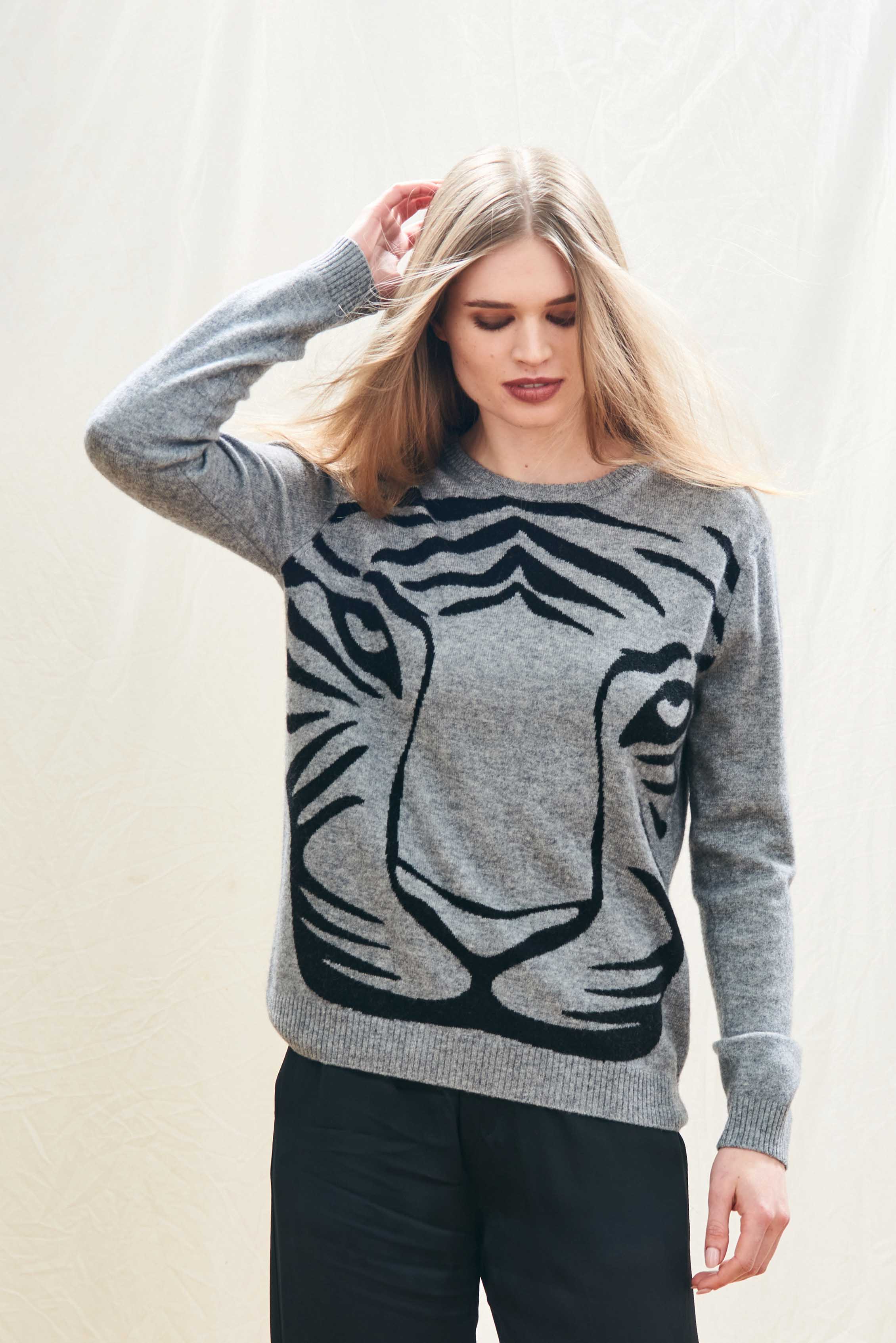 Cashmere Wool Tiger Crew Neck Jumper in Mid Grey & Black |Jumper 1234