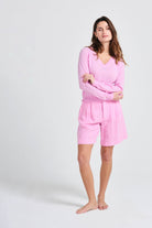 Brown haired female model wearing Jumper1234 Rose pink lighter weight vee neck cashmere jumper