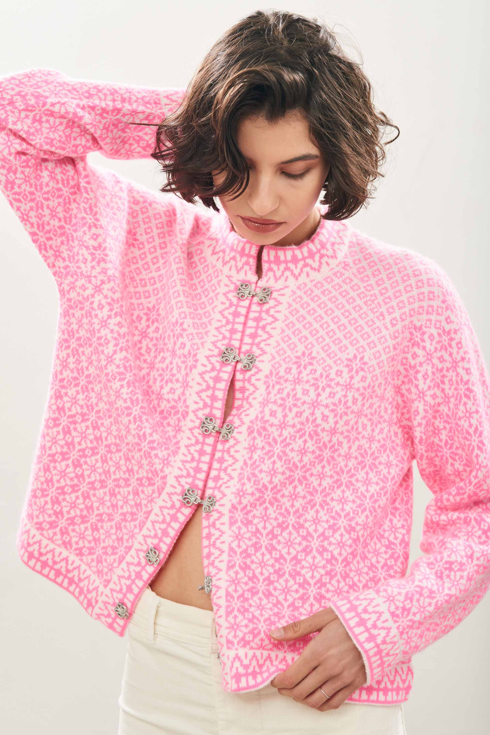 Jumper 1234 Cashmere Wool Norse Cardigan in Cream and Neon Pink