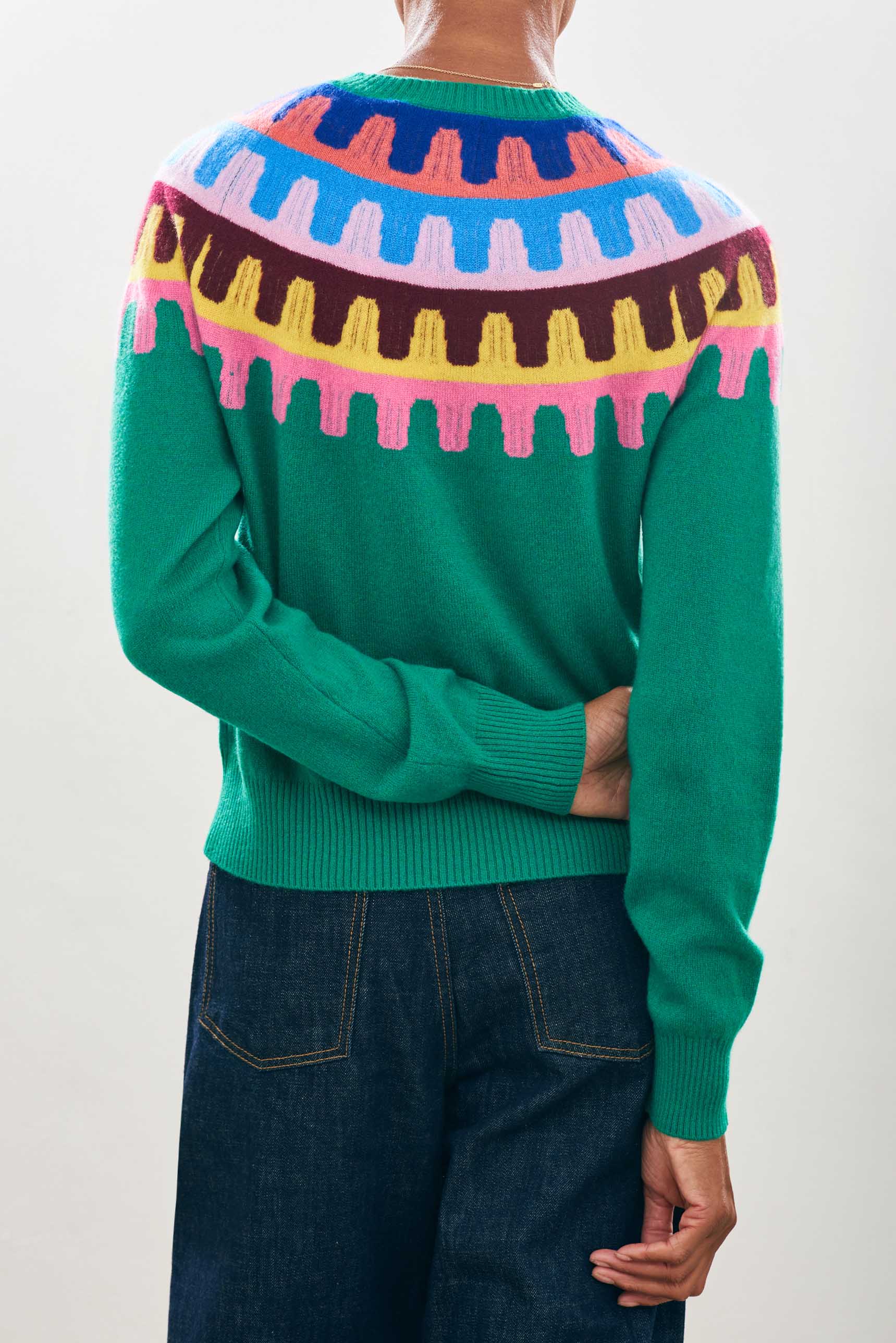 Female model wearing Jumper1234 Cashmere Rick Rack yolk Crew in Green facing away from the camera
