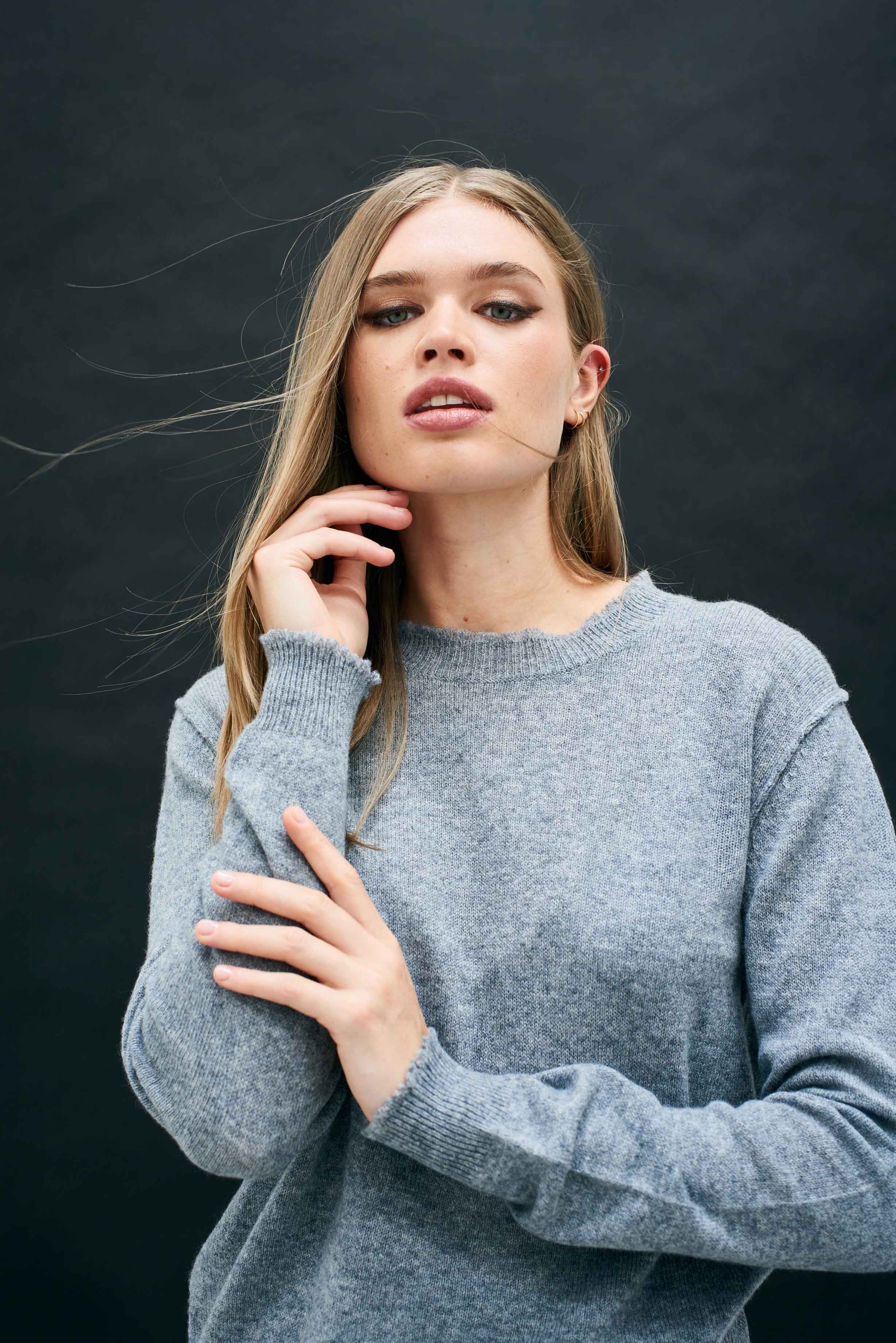 Distressed Cashmere Crew Neck Jumper in Mid Grey |Jumper 1234