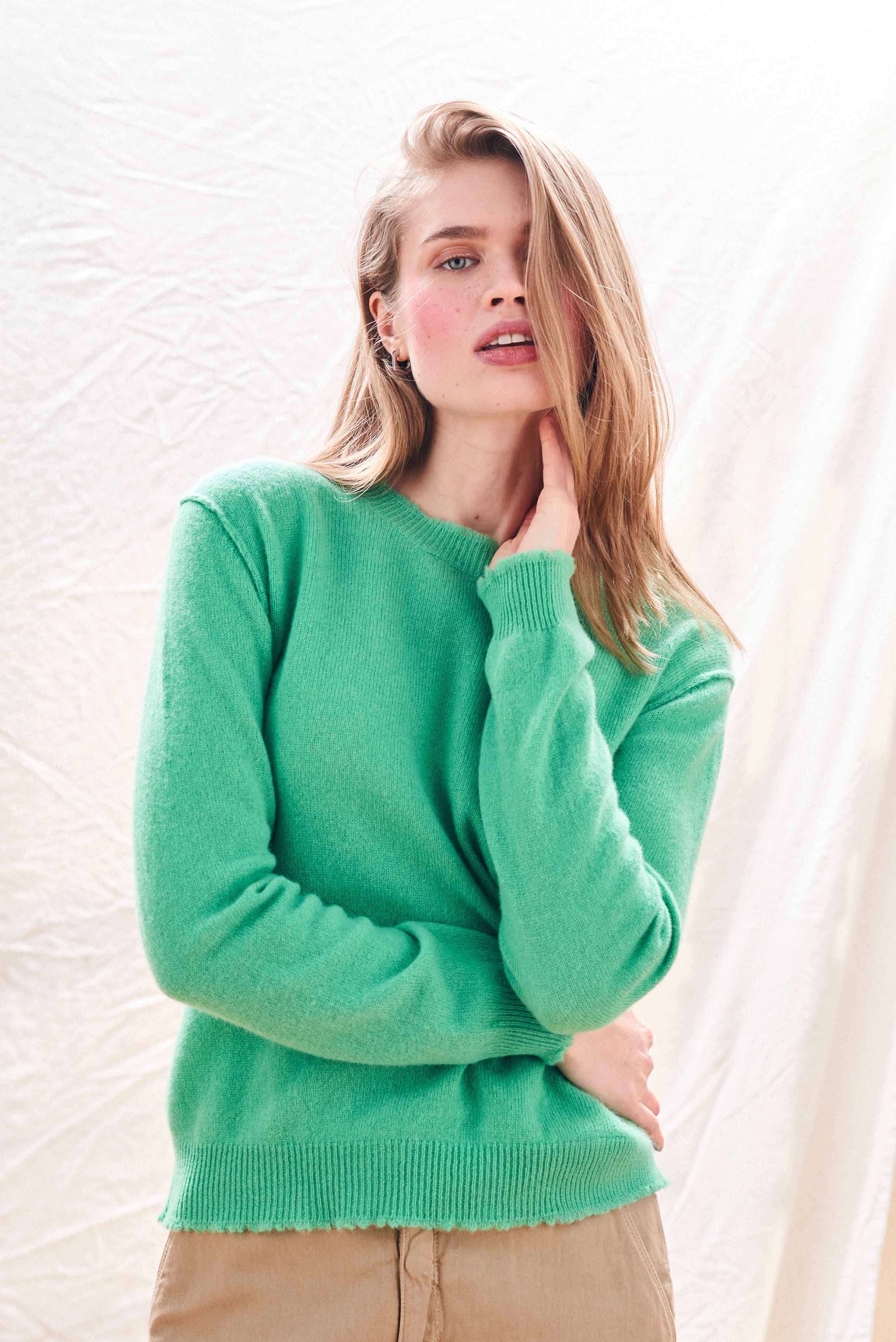 Cashmere Distressed Crew Neck Jumper in Green | Jumper 1234