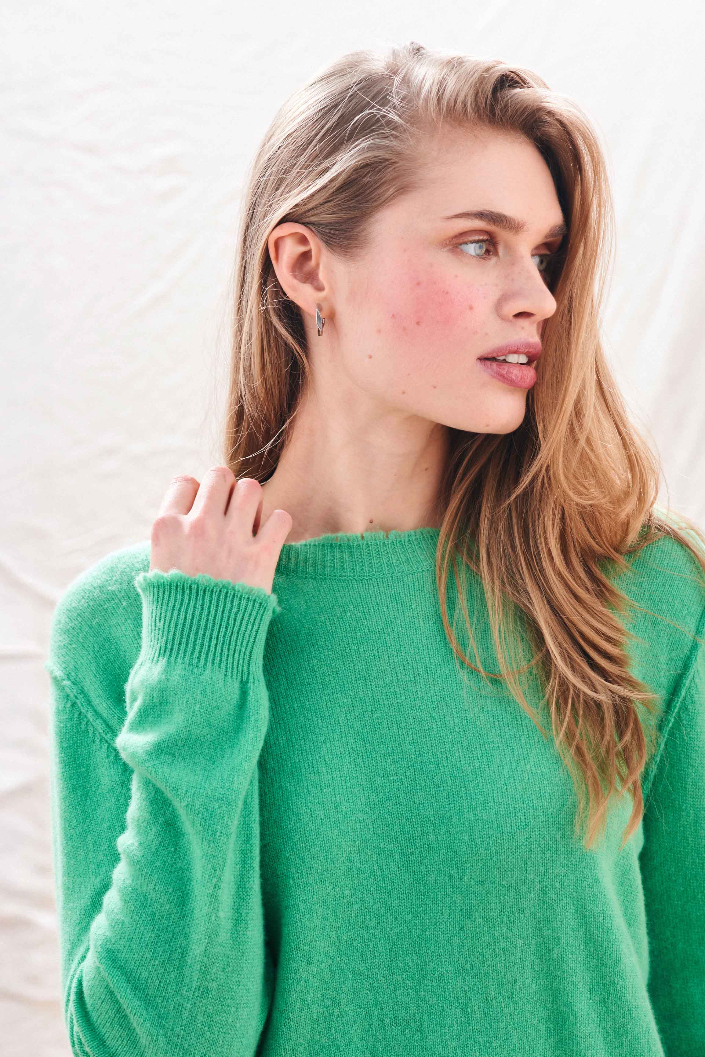 Cashmere Distressed Crew Neck Jumper in Green | Jumper 1234