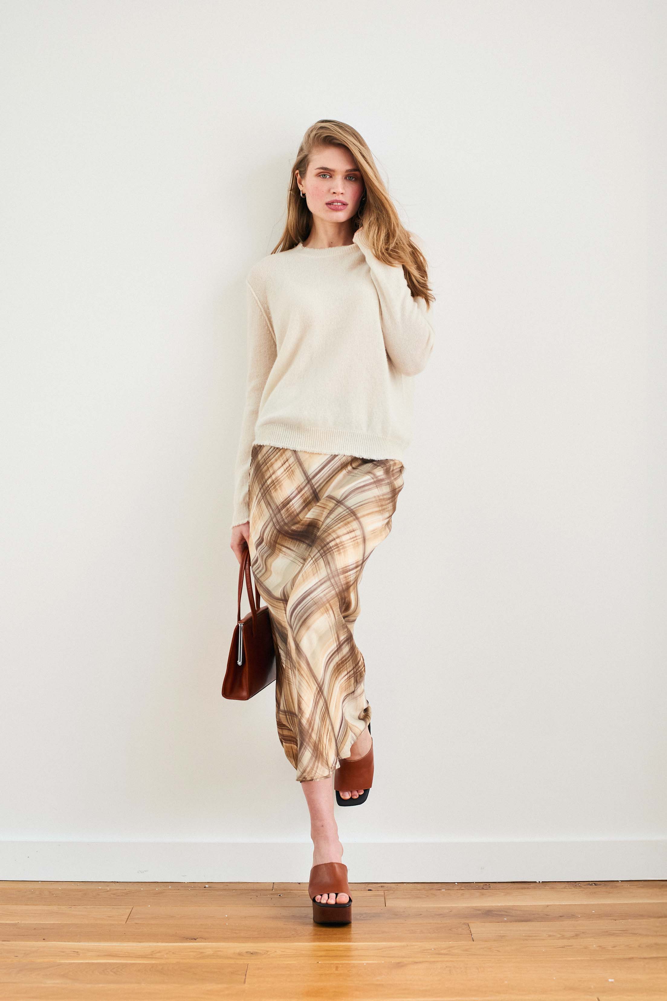 Jumper 1234 Cashmere Distressed Crew in Oatmeal