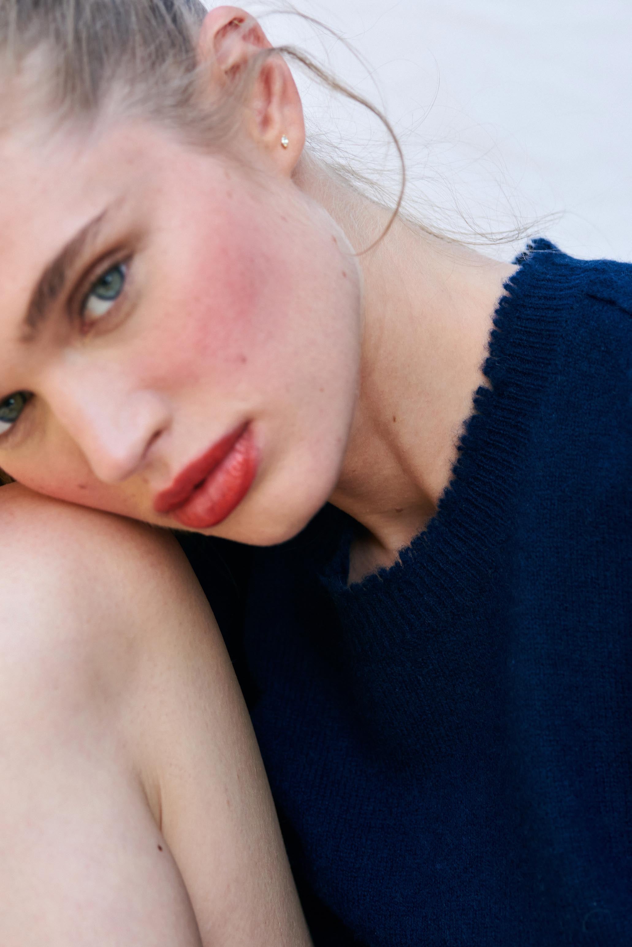 Model wearing Jumper1234 Navy cashmere crew neck tank with 'distressed' ribs upclose