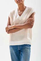 Model wearing Jumper1234 Oversize mesh cashmere tank in cream with contrast white ribs, slightly longer at the back