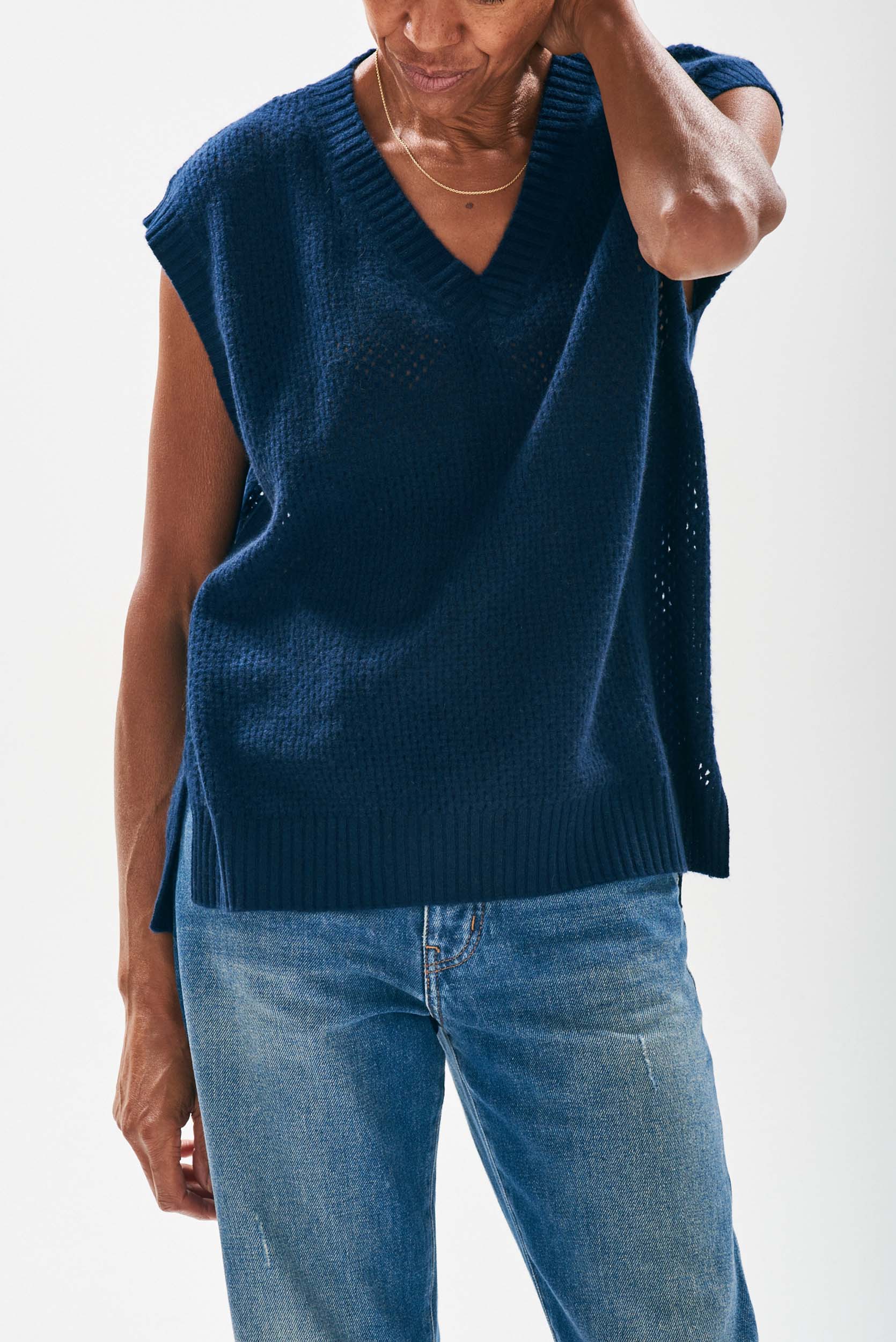 Model wearing Jumper1234 Oversize mesh cashmere vee neck tank in navy