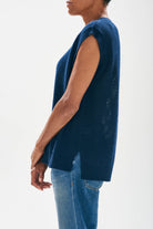 Model wearing Jumper1234 Oversize mesh cashmere vee neck tank in navy standing sideways showing split in rib