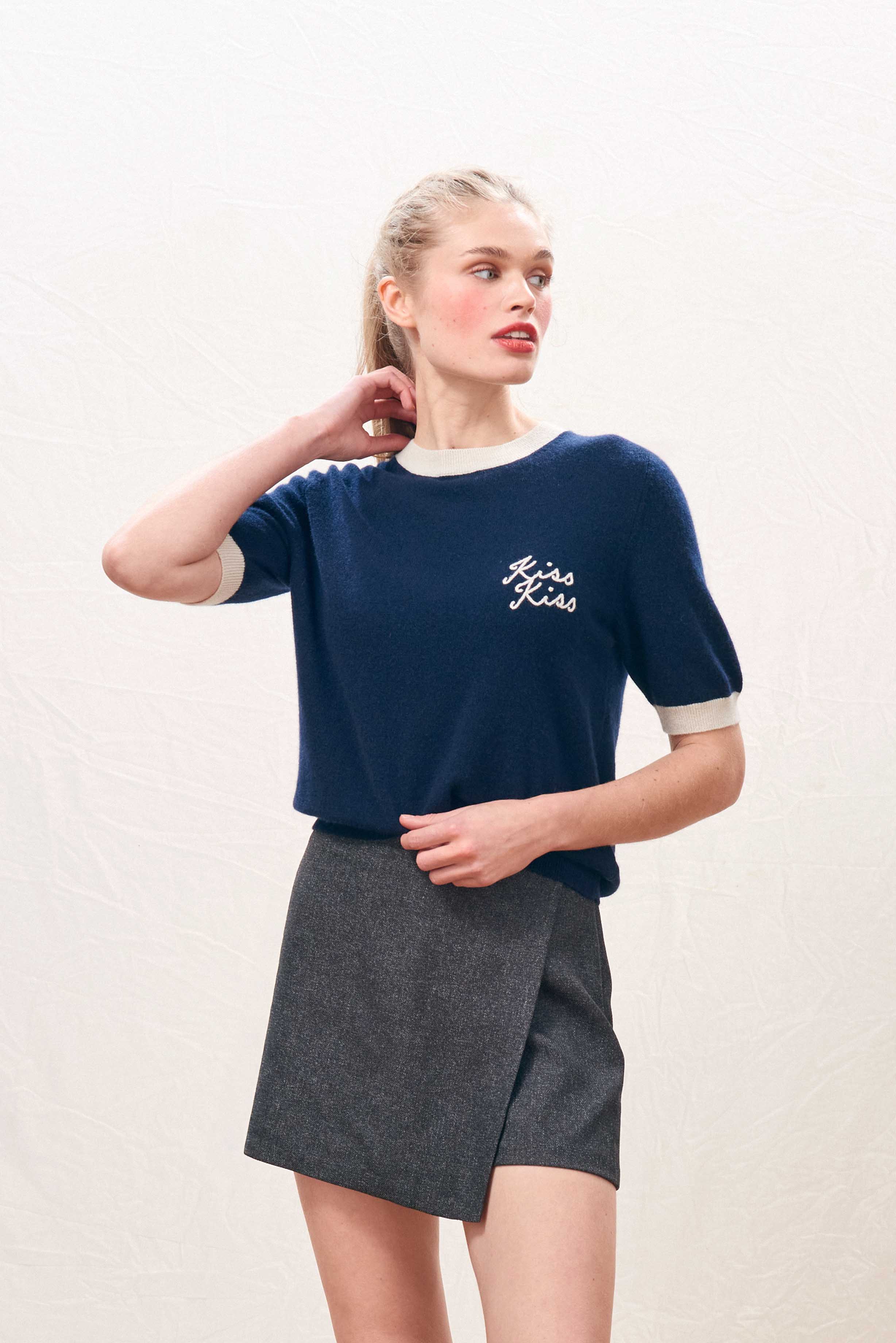 Jumper 1234 Cashmere Kiss Kiss Short Sleeve Crew in Navy
